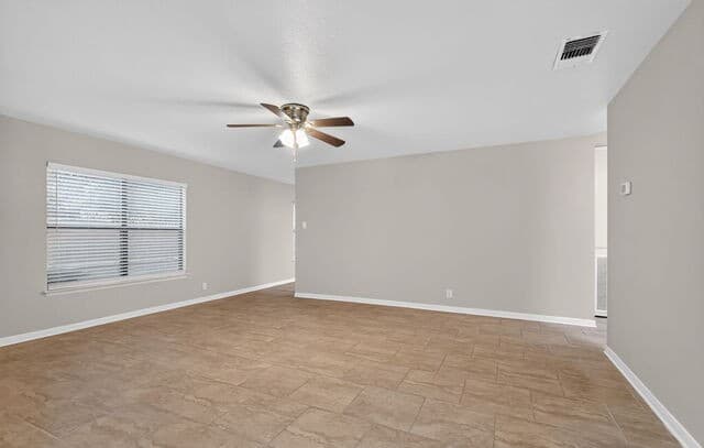 3-bedroom rental at 9930 Trendwood in San Antonio, TX — photo 5