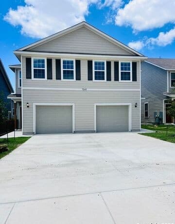 3-bedroom rental at 10215 Tulipwood Run Unit 102 in San Antonio TX