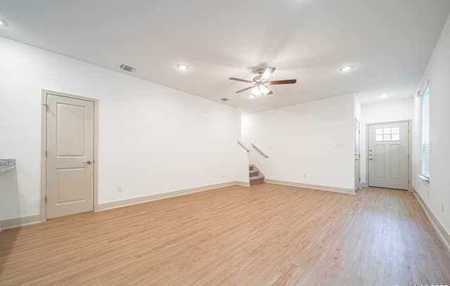3-bedroom rental at 10215 Tulipwood Run Unit 102 in San Antonio, TX — photo 2