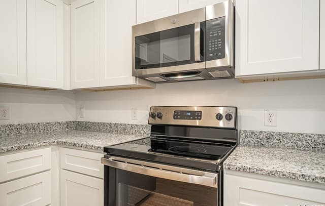 3-bedroom rental at 10215 Tulipwood Run Unit 102 in San Antonio, TX — photo 3