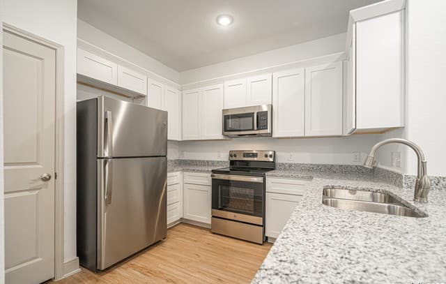 3-bedroom rental at 10215 Tulipwood Run Unit 102 in San Antonio, TX — photo 4