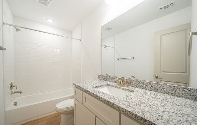 3-bedroom rental at 10215 Tulipwood Run Unit 102 in San Antonio, TX — photo 5