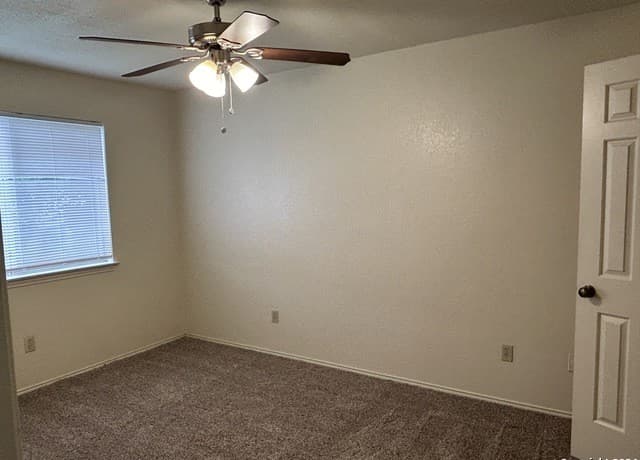 2-bedroom rental at 14526 Waddesdon Bluff in San Antonio, TX — photo 4