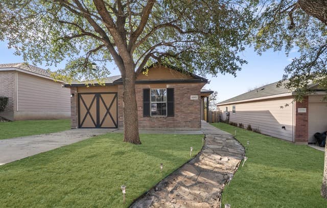 3-bedroom rental at 11002 Moonlit in San Antonio, TX — photo 2