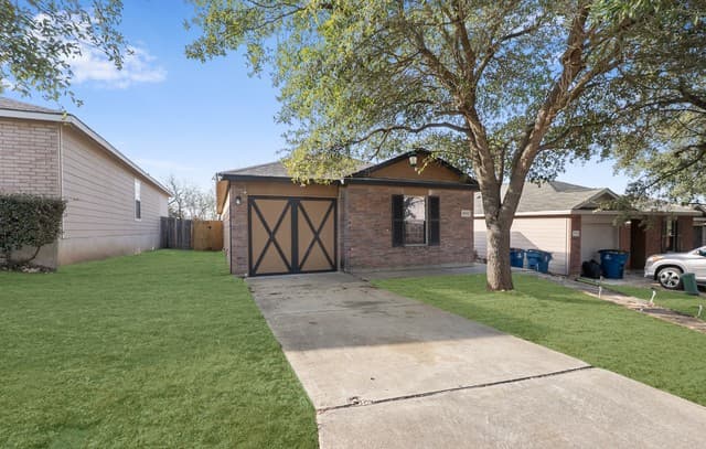 3-bedroom rental at 11002 Moonlit in San Antonio, TX — photo 3