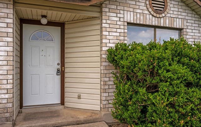 3-bedroom rental at 6802 Canary Meadow Dr in Converse, TX — photo 3