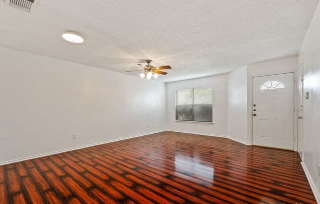3-bedroom rental at 6802 Canary Meadow Dr in Converse, TX — photo 4
