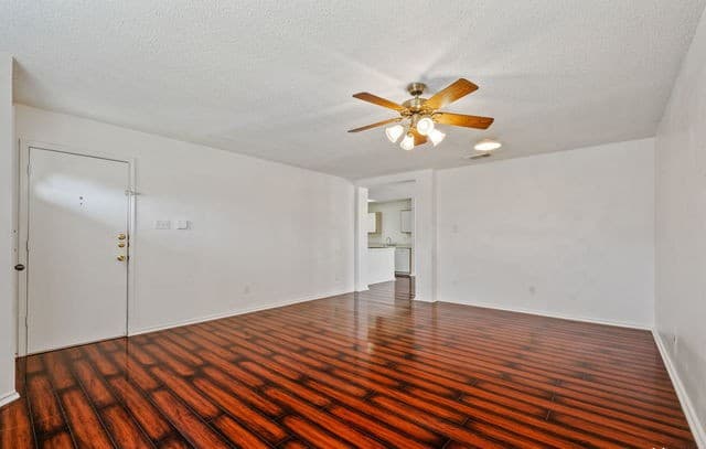 3-bedroom rental at 6802 Canary Meadow Dr in Converse, TX — photo 5