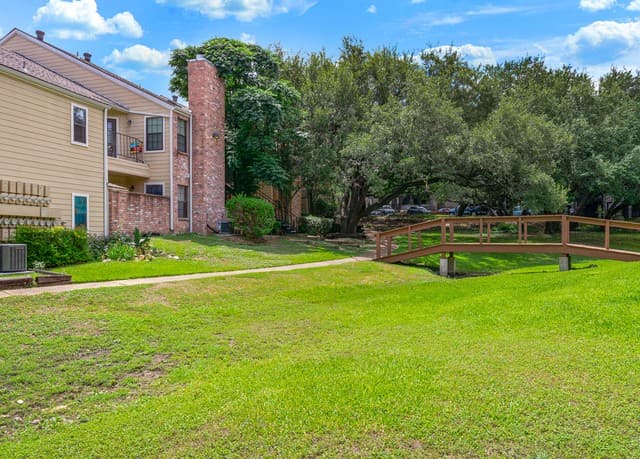 1-bedroom rental at 11610 Vance Jackson Unit 413 in San Antonio, TX — photo 2