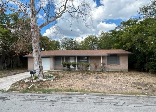 3-bedroom rental at 167 Ave Del Rey in San Antonio TX