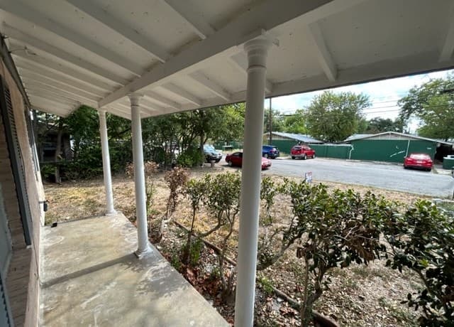 3-bedroom rental at 167 Ave Del Rey in San Antonio, TX — photo 2