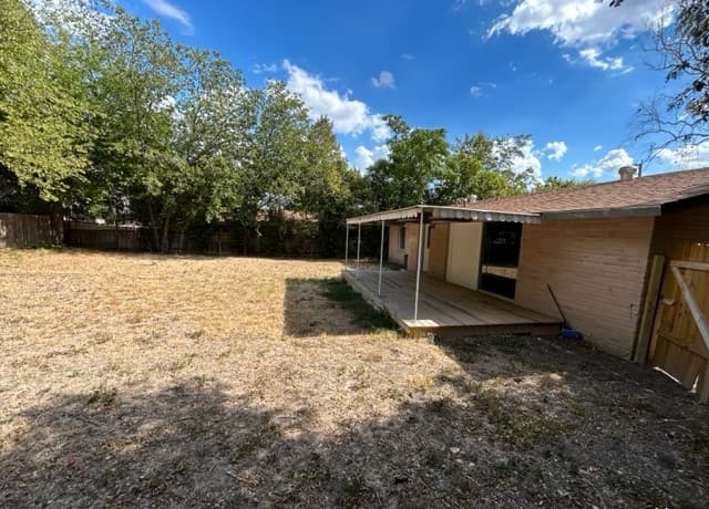 3-bedroom rental at 167 Ave Del Rey in San Antonio, TX — photo 3