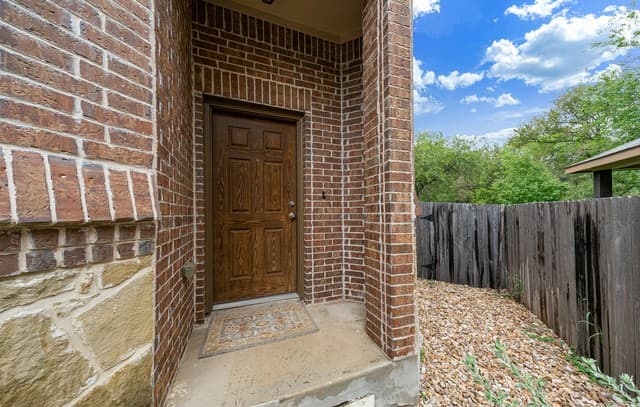 3-bedroom rental at 7106 Faith Way Unit 102 in San Antonio, TX — photo 3