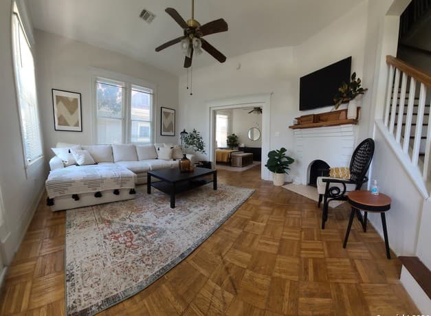 3-bedroom rental at 423 W Magnolia Unit 1 in San Antonio, TX — photo 2