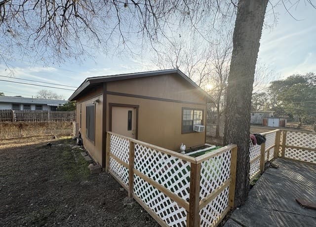 1-bedroom rental at 3722 Electra in San Antonio, TX — photo 3