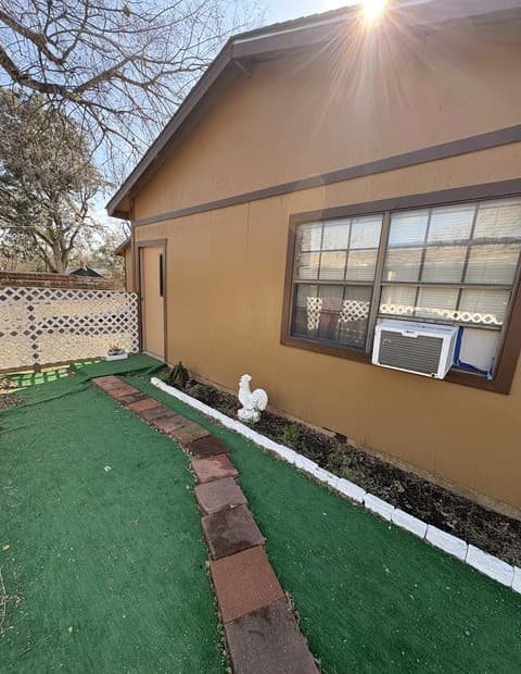 1-bedroom rental at 3722 Electra in San Antonio, TX — photo 4