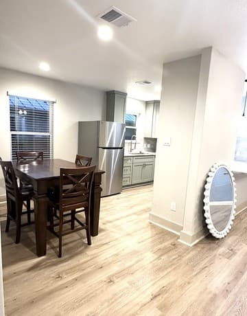 2-bedroom rental at 329 Taft Blvd in San Antonio, TX — photo 3