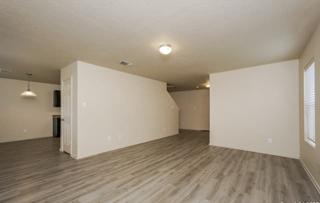 3-bedroom rental at 2030 Catfish Pond in San Antonio, TX — photo 3