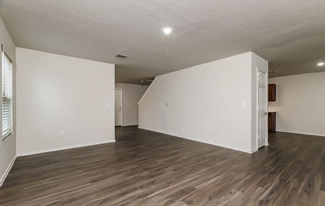 3-bedroom rental at 10726 Goose Way in San Antonio, TX — photo 3