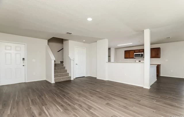 4-bedroom rental at 2230 Fishing Trail in San Antonio, TX — photo 5