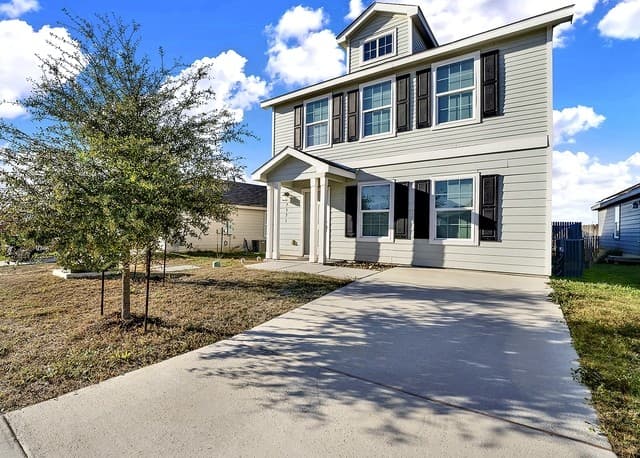 4-bedroom rental at 7371 Cultivator Way in San Antonio, TX — photo 2
