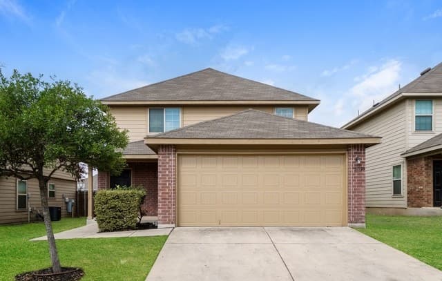 4-bedroom rental at 10523 Goose Way in San Antonio, TX — photo 2
