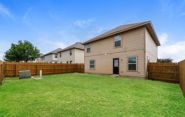 4-bedroom rental at 10523 Goose Way in San Antonio, TX — photo 4