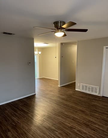 3-bedroom rental at 206 Balboa in Universal City, TX — photo 4