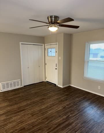 3-bedroom rental at 206 Balboa in Universal City, TX — photo 5