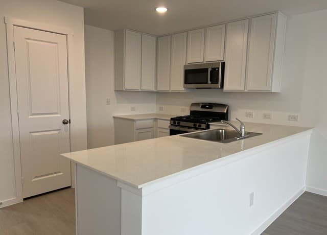 4-bedroom rental at 523 Layne Overlook in San Antonio, TX — photo 4