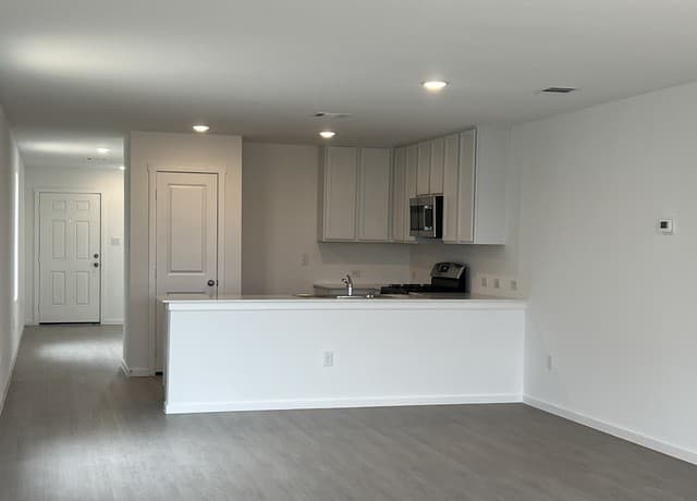 4-bedroom rental at 523 Layne Overlook in San Antonio, TX — photo 5