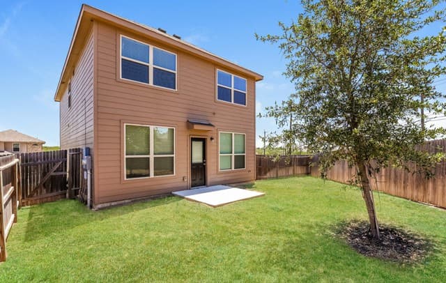 3-bedroom rental at 4815 War Horse in San Antonio, TX — photo 2