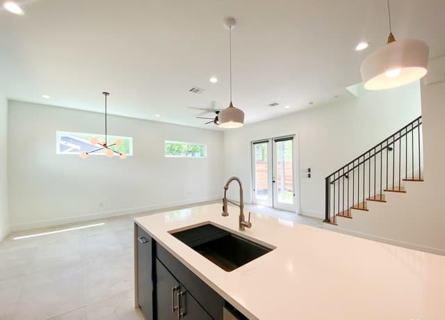 3-bedroom rental at 1726 N Olive St in San Antonio, TX — photo 3