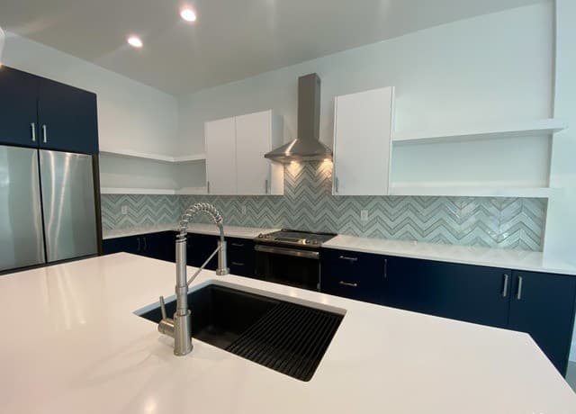 3-bedroom rental at 1726 N Olive St in San Antonio, TX — photo 5