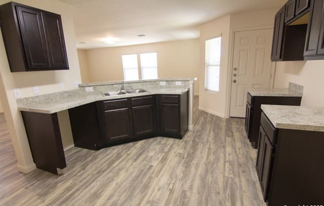 3-bedroom rental at 8703 Tesoro Hills in San Antonio, TX — photo 4