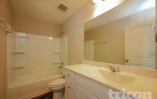 3-bedroom rental at 14347 Gunsight Pass in San Antonio, TX — photo 2