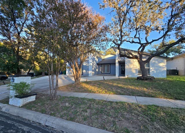 4-bedroom rental at 8410 Shallow Creek in San Antonio, TX — photo 3