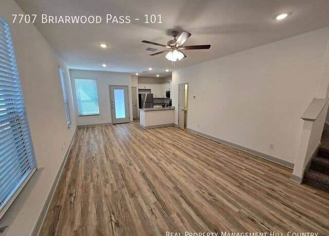 3-bedroom rental at 7707 Briarwood Unit 101 in San Antonio, TX — photo 2