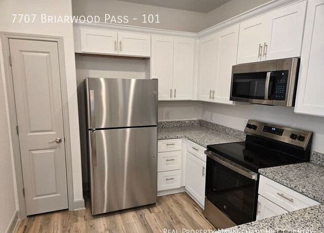 3-bedroom rental at 7707 Briarwood Unit 101 in San Antonio, TX — photo 4