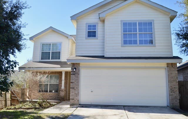 4-bedroom rental at 7123 Hallie in San Antonio, TX — photo 2