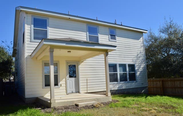 4-bedroom rental at 7123 Hallie in San Antonio, TX — photo 3