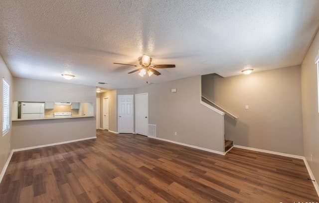 2-bedroom rental at 554 Dukeway Unit 1 in Universal City, TX — photo 2