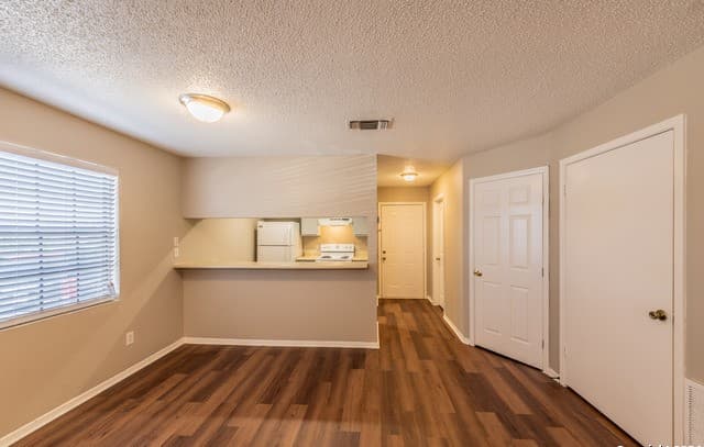2-bedroom rental at 554 Dukeway Unit 1 in Universal City, TX — photo 3