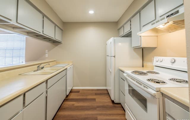 2-bedroom rental at 554 Dukeway Unit 1 in Universal City, TX — photo 5