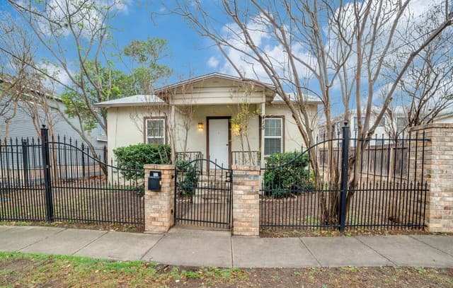 1-bedroom rental at 415 Kendall St in San Antonio TX