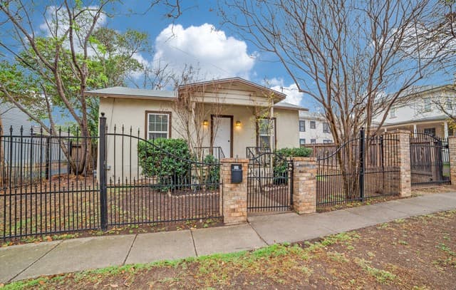1-bedroom rental at 415 Kendall St in San Antonio, TX — photo 2