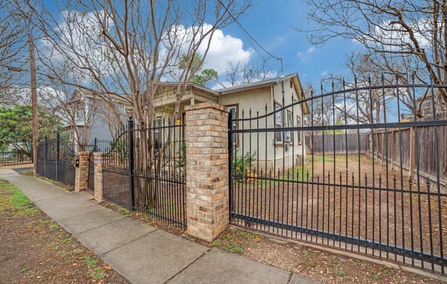 1-bedroom rental at 415 Kendall St in San Antonio, TX — photo 5