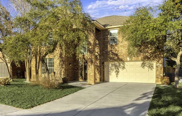 4-bedroom rental at 26030 Indian in San Antonio, TX — photo 2