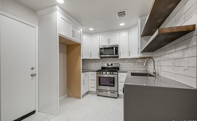 3-bedroom rental at 9223 Ridgeland in San Antonio, TX — photo 5