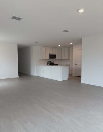 4-bedroom rental at 222 Amy in San Antonio, TX — photo 2